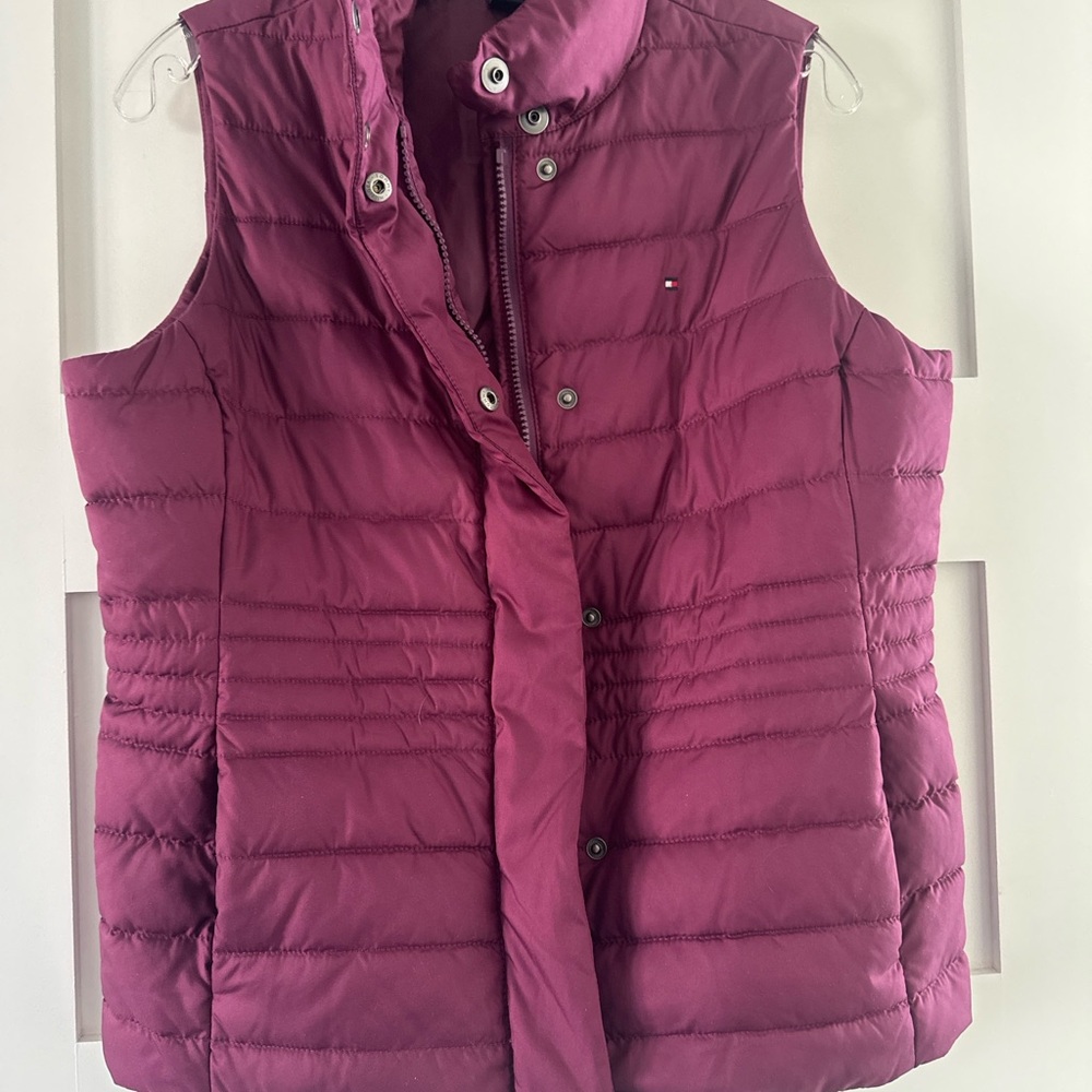 Tommy Hilfiger Women's Burgundy Puffer Vest